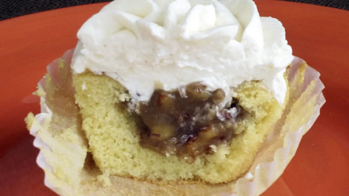 Pecan Pie-Stuffed Cupcakes