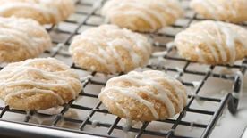 Wrapping Paper” Incredibly Almond Christmas Cookies- with Sandwich