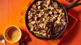 Reese's and Kisses Party Skillet (Case)