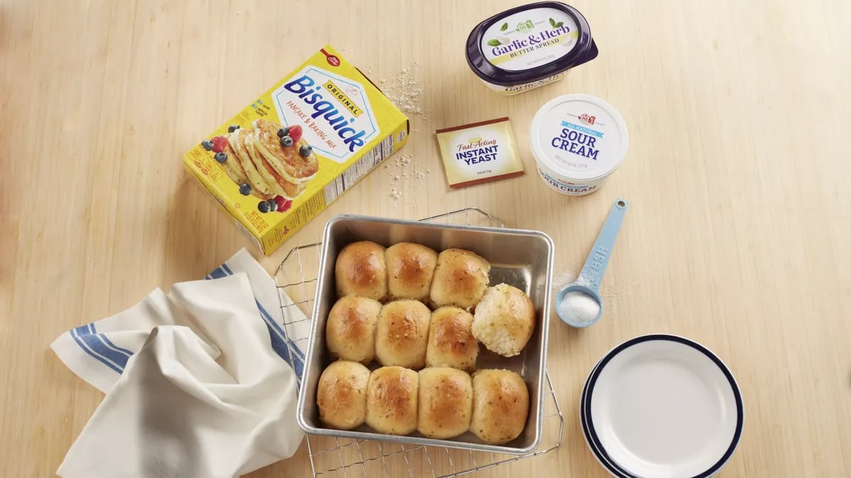 Quick Sour Cream Dinner Rolls