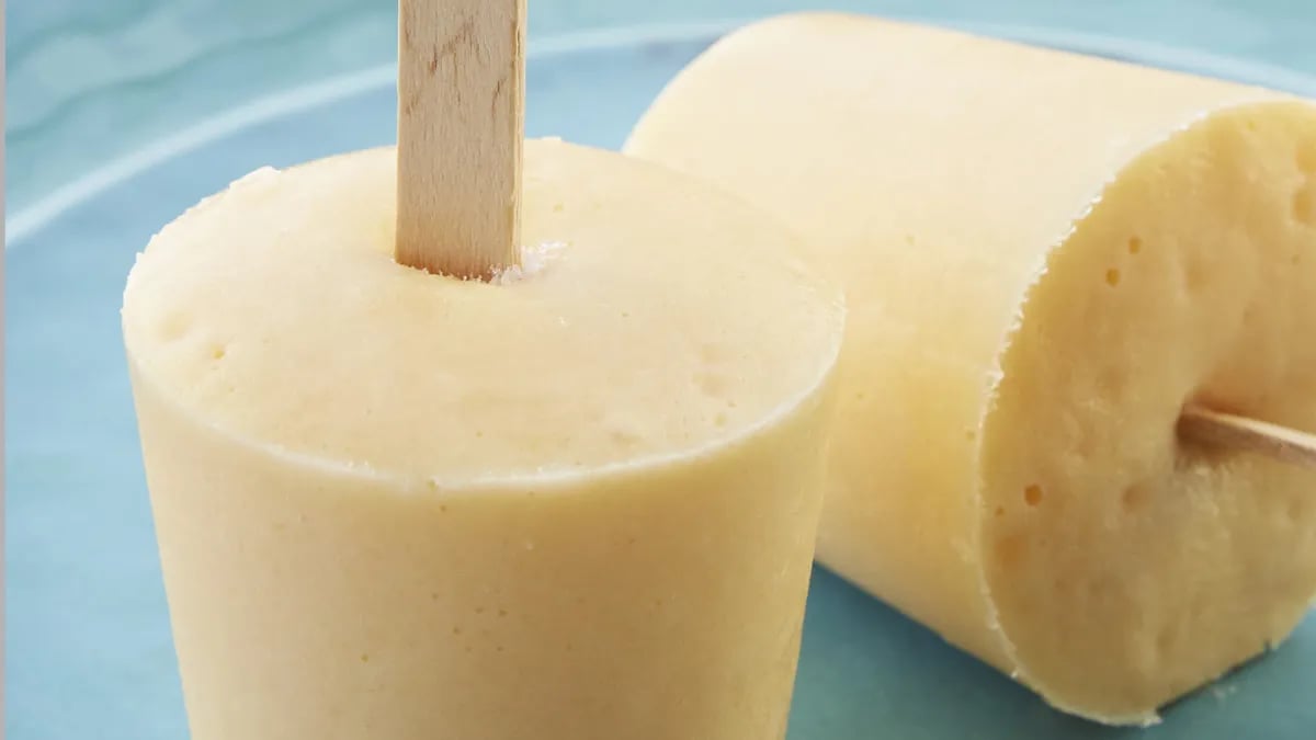 Frozen Yoghurt Peach Pops