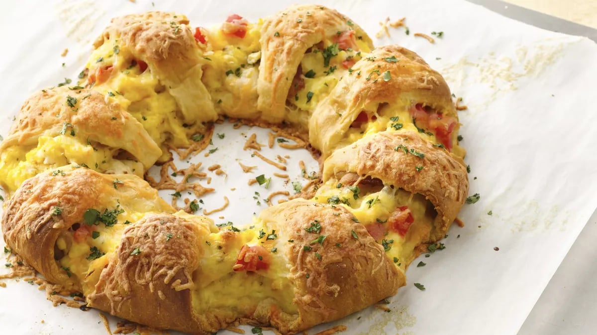 Bacon, Egg and Cheese Brunch Ring