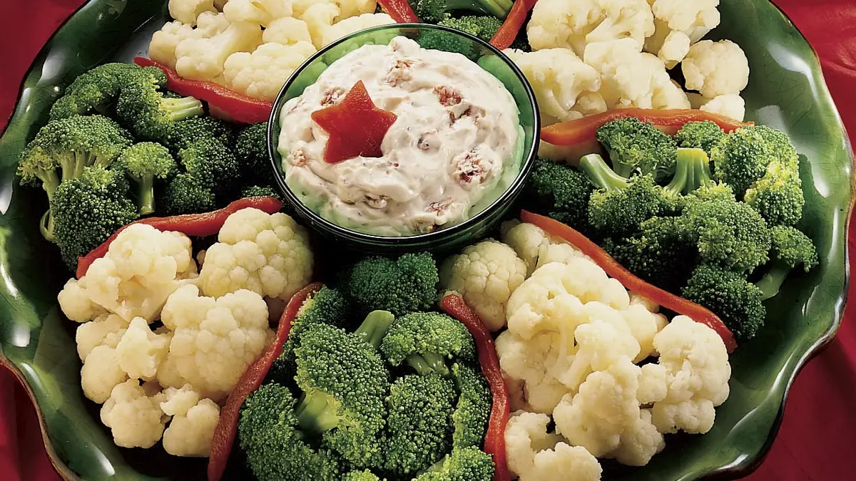 Veggie Wreath with Creamy Sun-Dried Tomato Dip