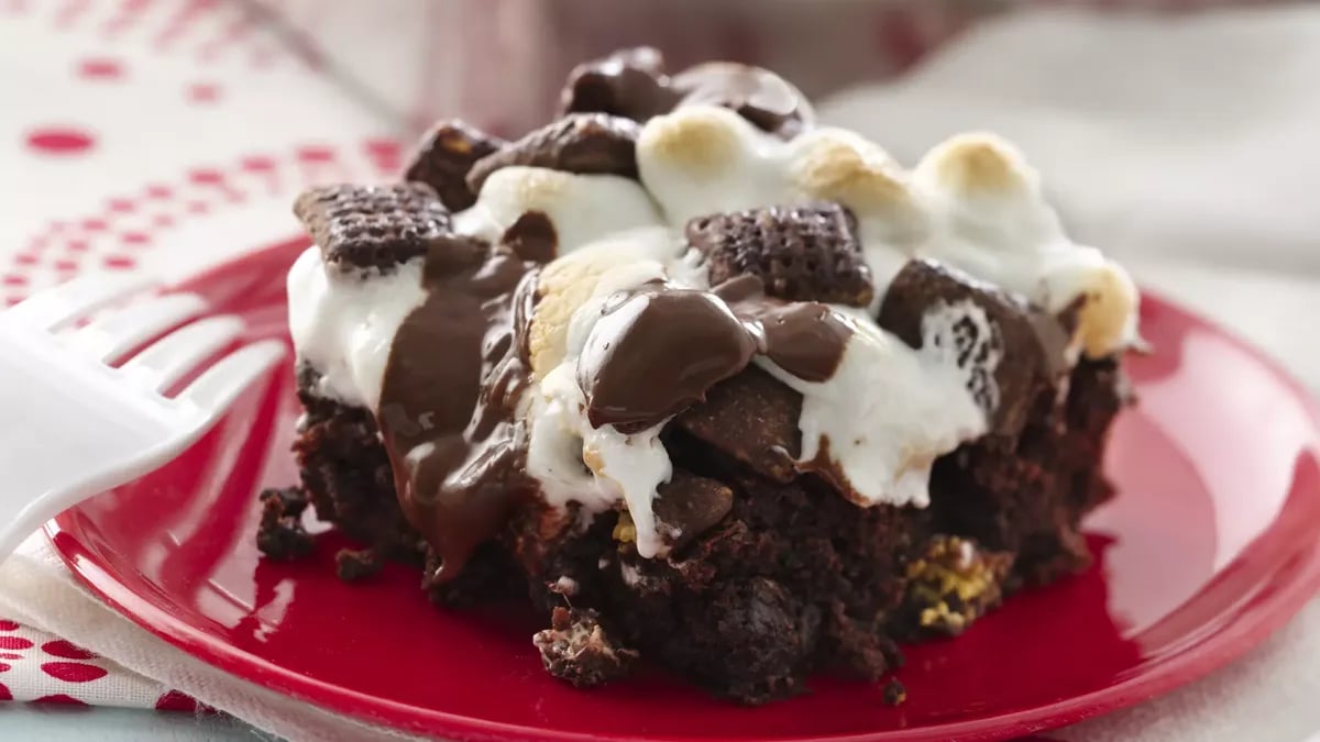 S'mores Muddy Buddies® Brownies 