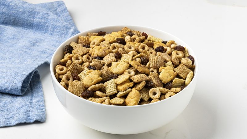 Cheerios™ Easy Cinnamon Snack Mix Recipe - BettyCrocker.com