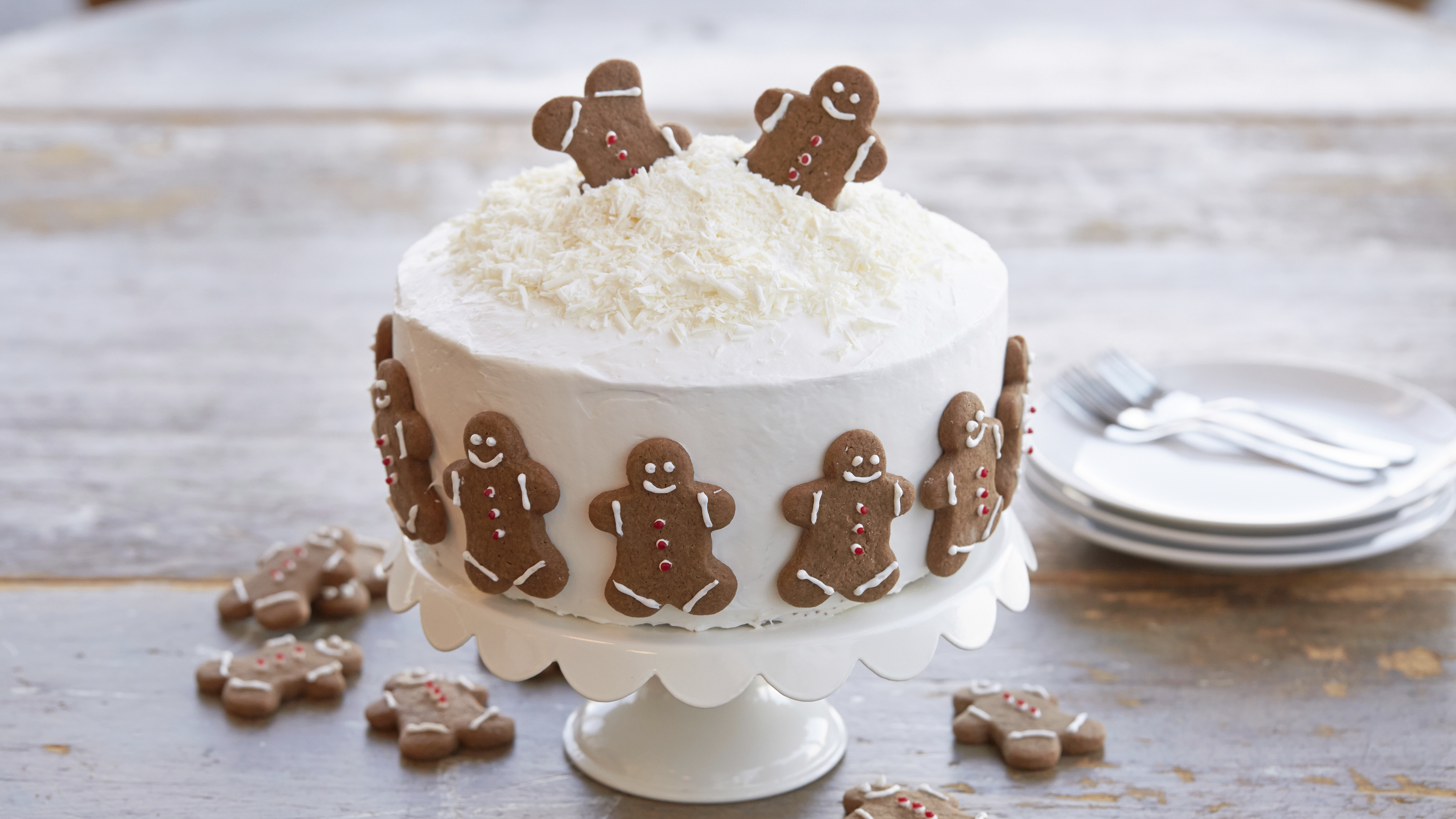 Christmas Gingerbread Cake | gritsandpinecones.com