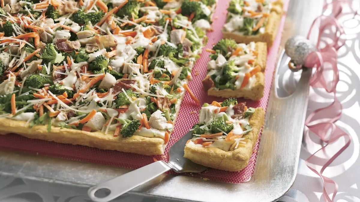 Caesar Chicken and Veggie Appetizer Pizza