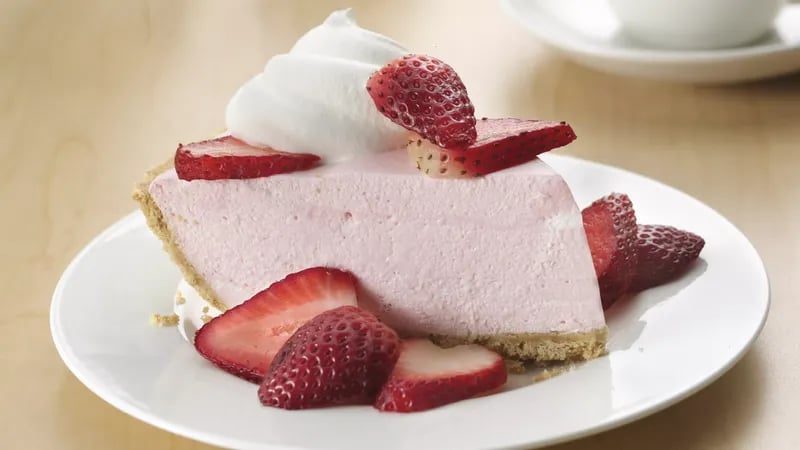 No-Bake Creamy Strawberry Pie