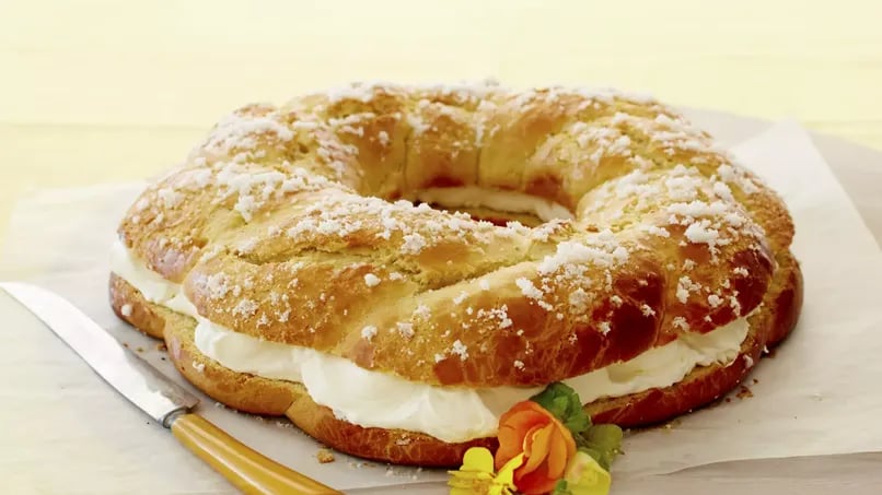 Rosca de Pascua filled with Chantilly Cream (Threaded Easter Bread)