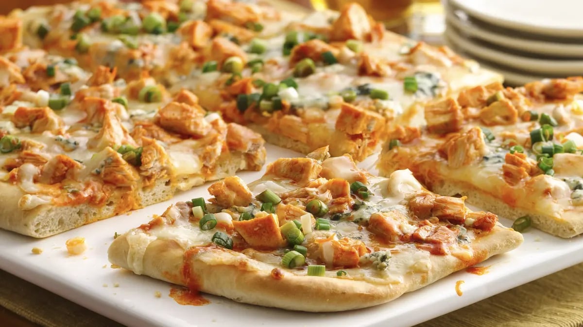 Buffalo Chicken Beer Bread Pizza 