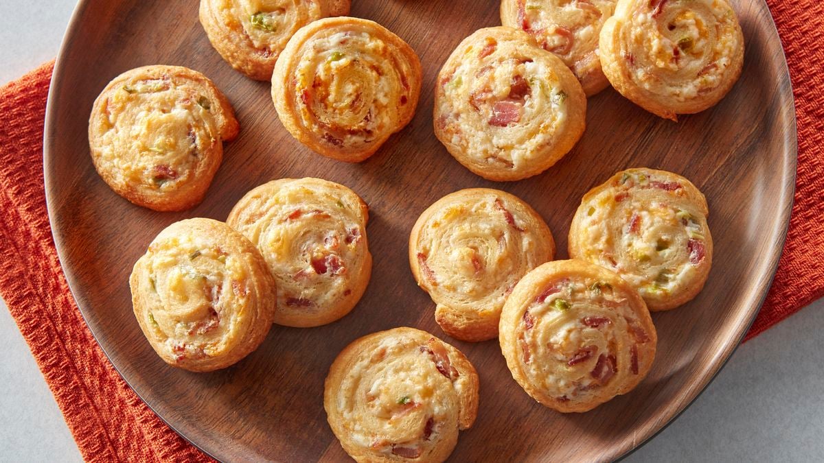 Pillsbury - These cute cups are made easy with Pillsbury Crescent Dough  Sheets! They are a great appetizer with savory cream cheese and bacon.  Recipe:  Pin it