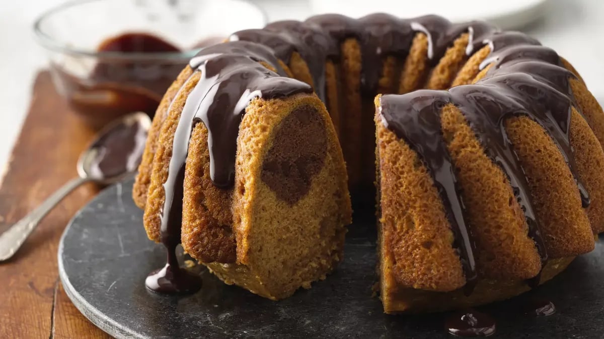 One-Bowl Pumpkin-Chocolate Swirl Cake with Chocolate Ganache 