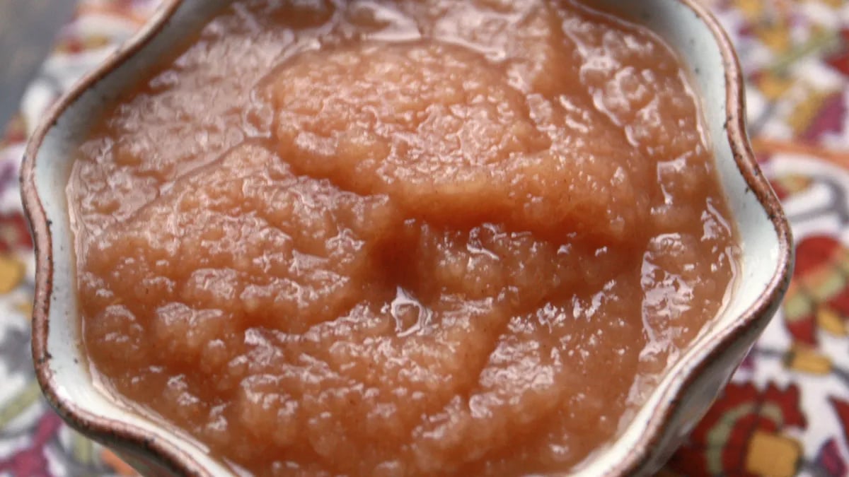 Homemade Cinnamon Applesauce