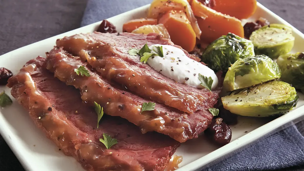 Slow-Cooker Cranberry Corned Beef