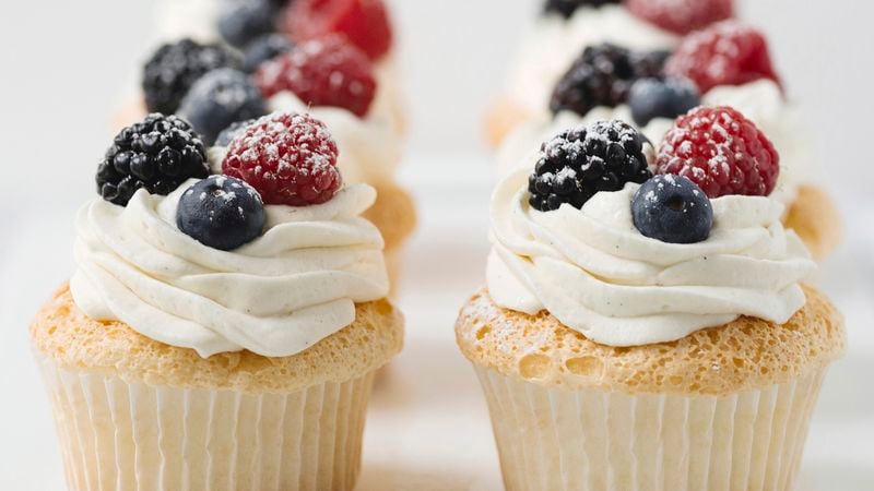 How to bake fresh cream deco cupcake?