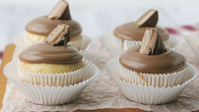 Vanilla Cupcakes with Milky Way™ Frosting