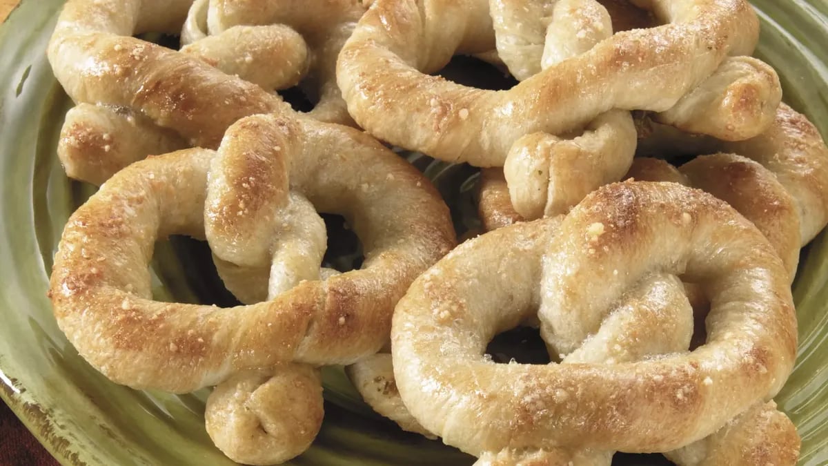 Soft Pesto Pretzels