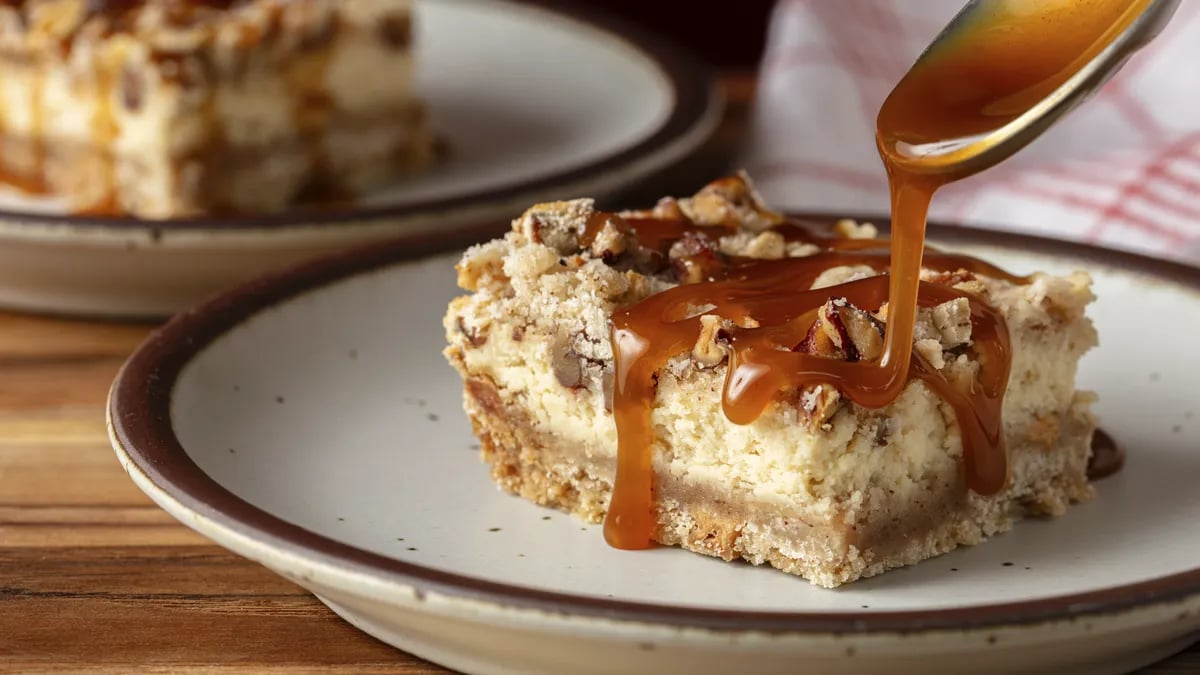 Caramel Apple Cheesecake Bars