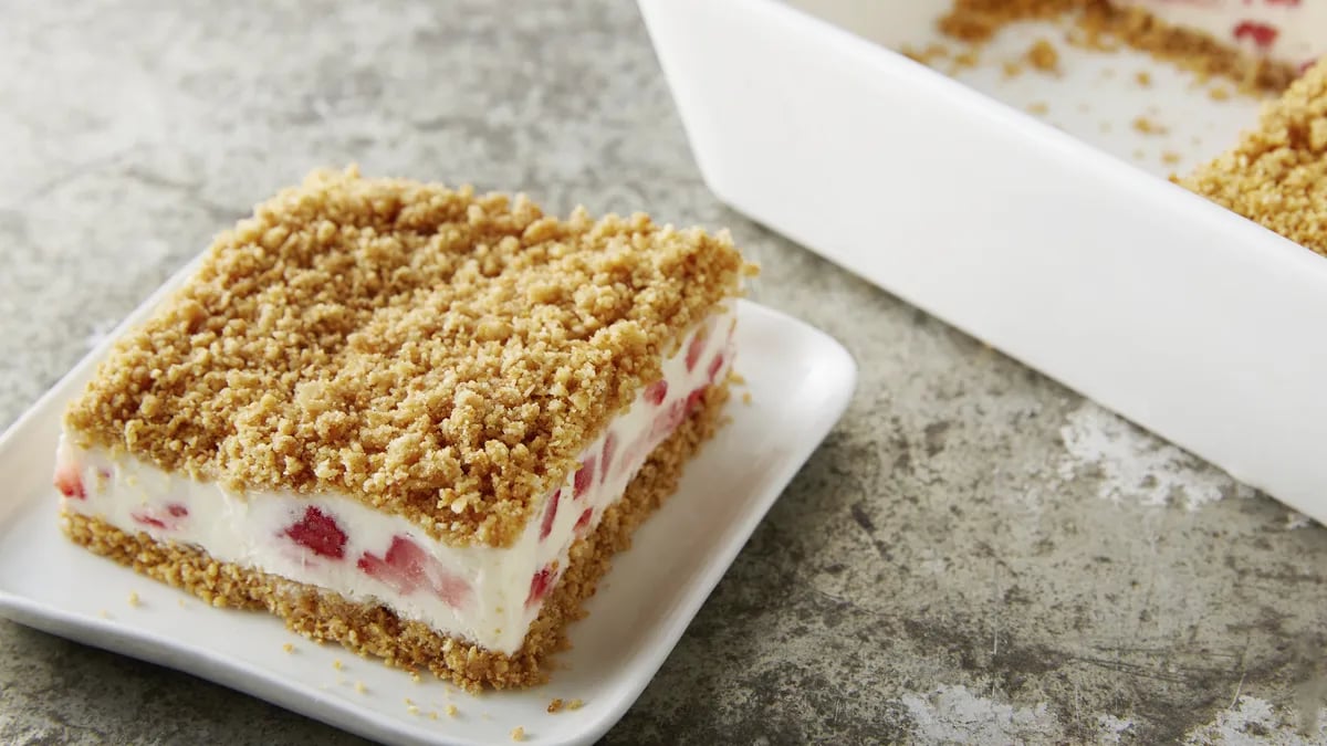 Frozen Strawberry Crunch Cake