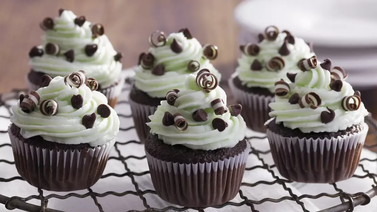 Mint Chocolate Chip Mini Cakes