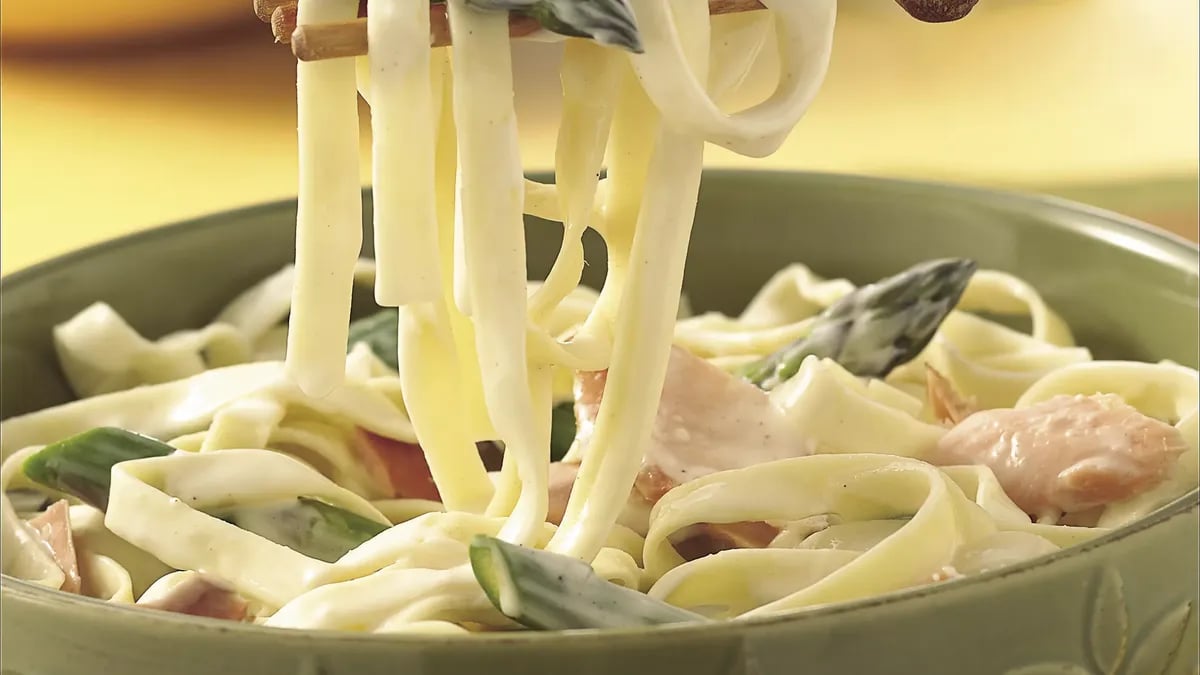 Smoked Salmon and Asparagus Primavera Pasta