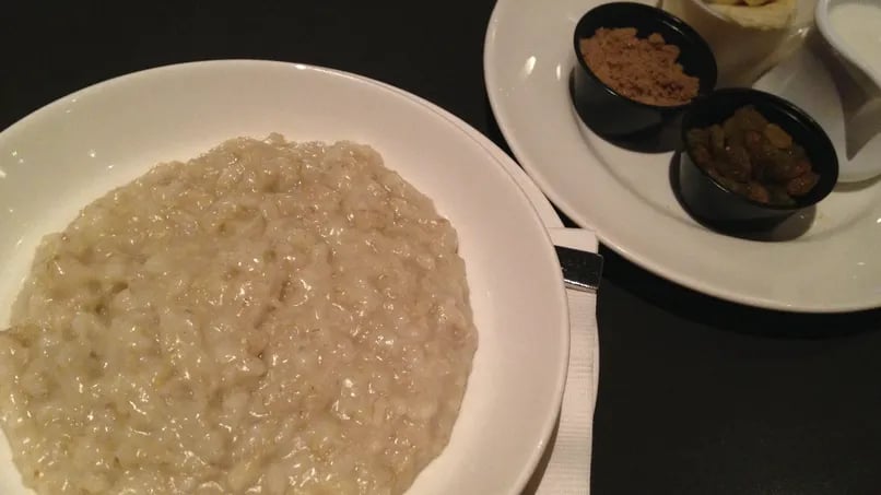 Oatmeal with Bananas and Raisins