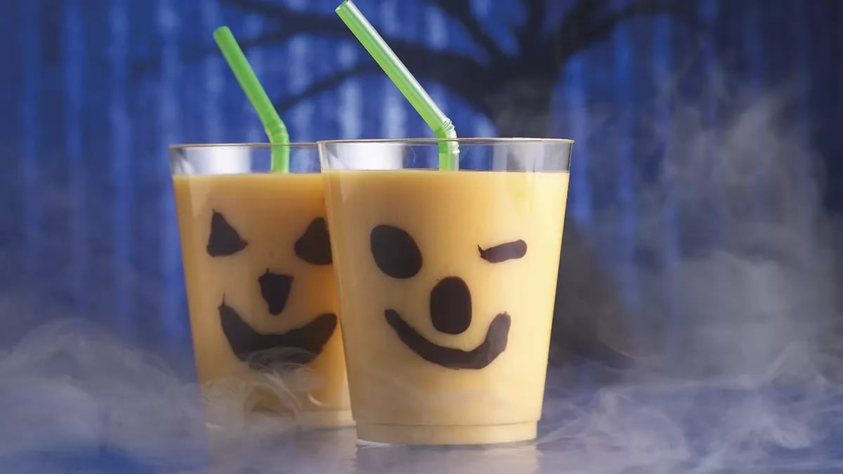 Gluten-Free Chilling Jack-o'-Lantern Smoothies