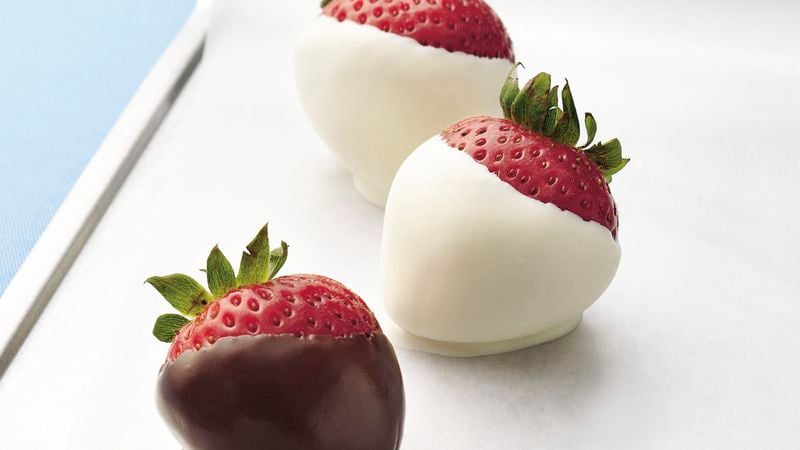 How to Make Chocolate Covered Strawberries - Cooking for the Holidays