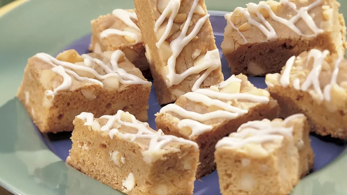 White Chocolate-Macadamia Nut Bars 