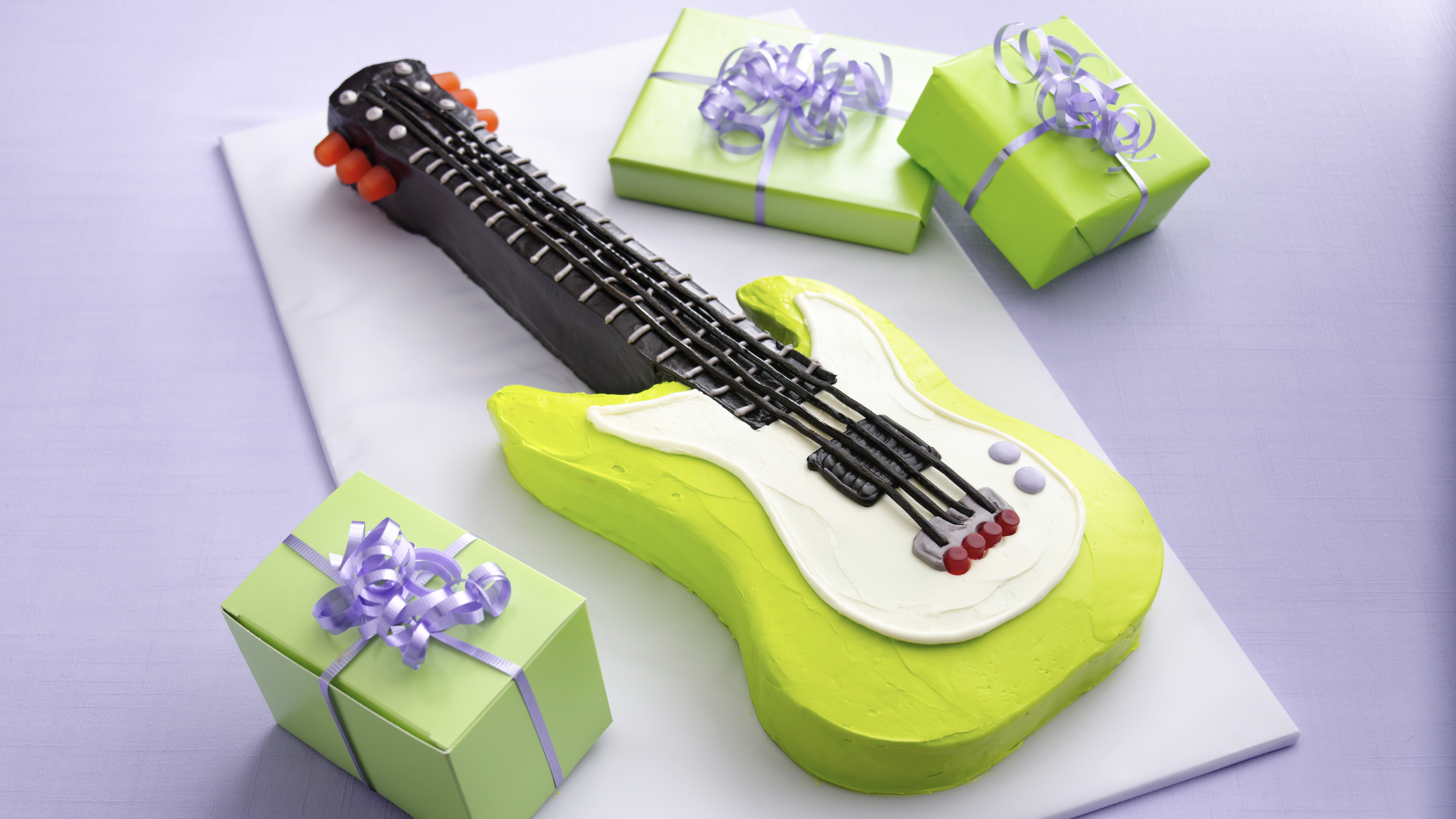 Guitar Cake | This was a double layer chocolate cake iced wi… | Flickr