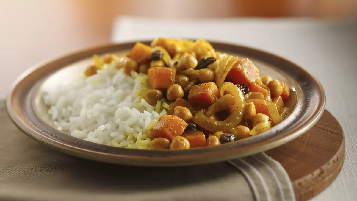 Moroccan Garbanzo Beans with Raisins