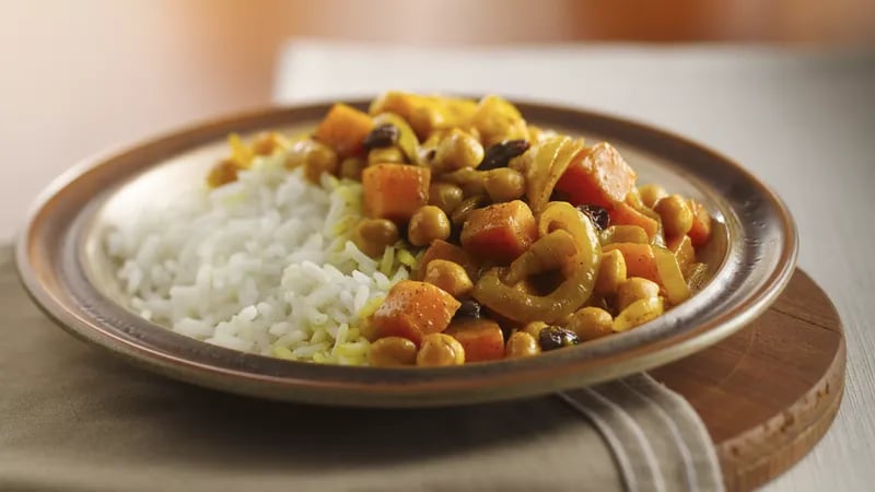 Moroccan Garbanzo Beans with Raisins