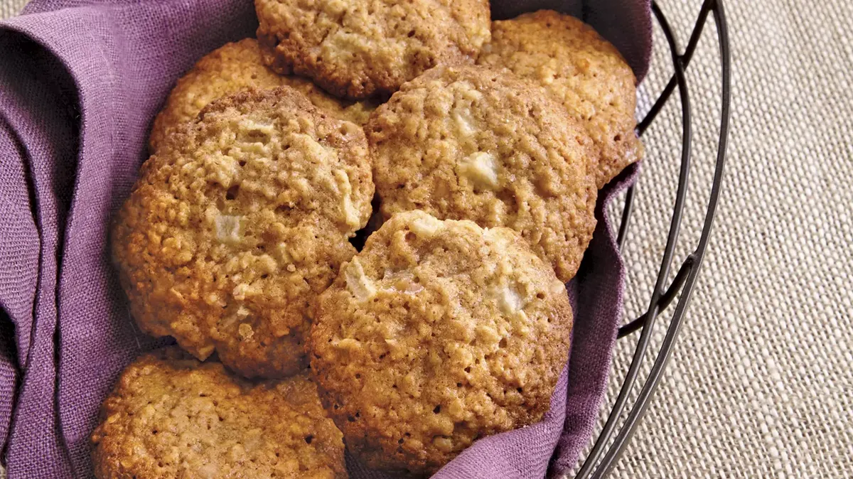 Oatmeal Pear Toffee Cookies