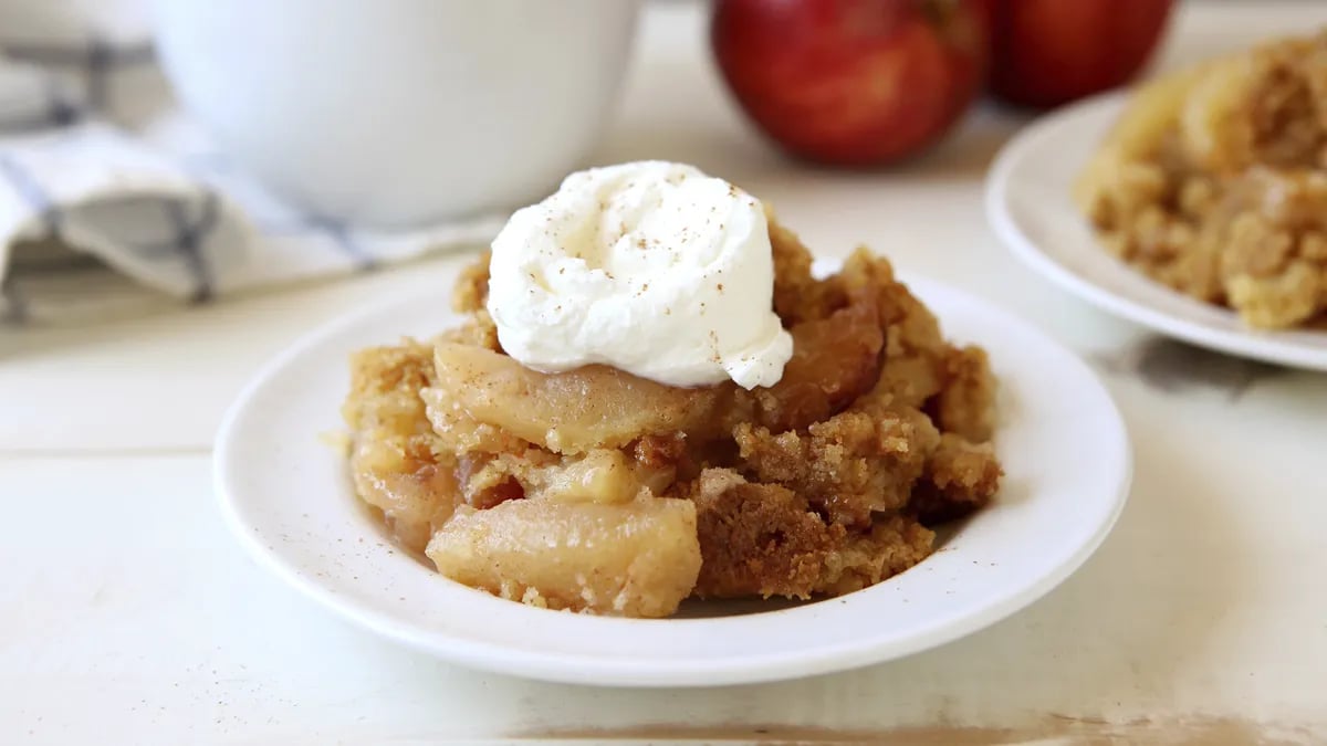 Slow-Cooker Apple-Cinnamon Cobbler