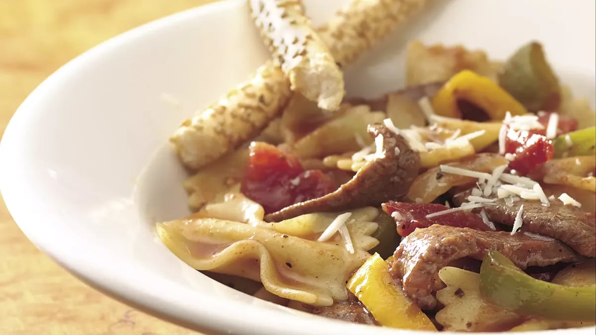 Bow-Tie Pasta with Beef and Tomatoes