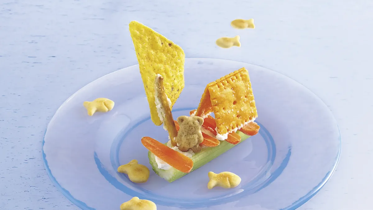 Huck Finn Teddy Bear Raft Snacks
