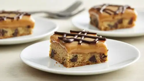 Salted Caramel Chocolate Chip Cookie Bars