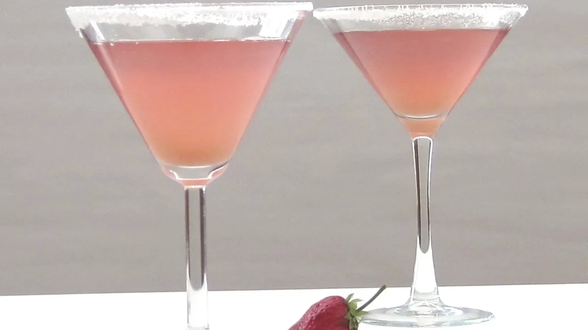 Strawberry-Rhubarb Pie Martini