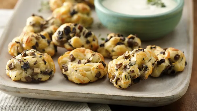 Cheesy Mushroom Crescent Puffs