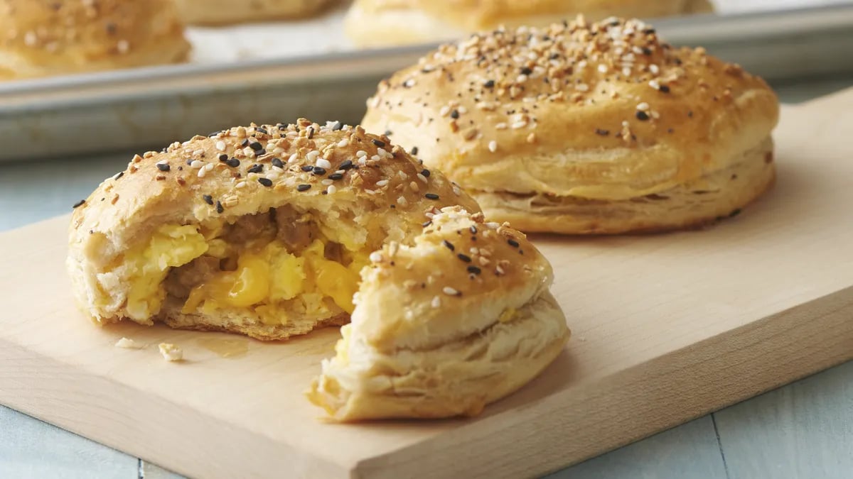 Freezer-Friendly Everything Bagel Biscuit Bombs