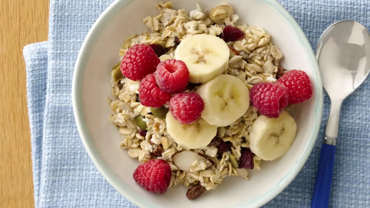 Easy Overnight Almond-Banana-Berry Muesli