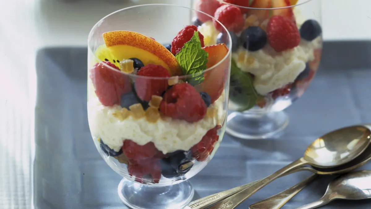 Skinny Honey-Lemon Fruit Parfaits