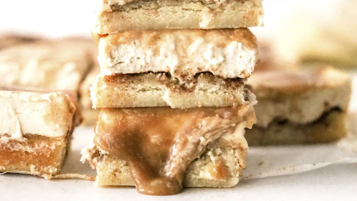 Snickerdoodle Caramel Cheesecake Bars 