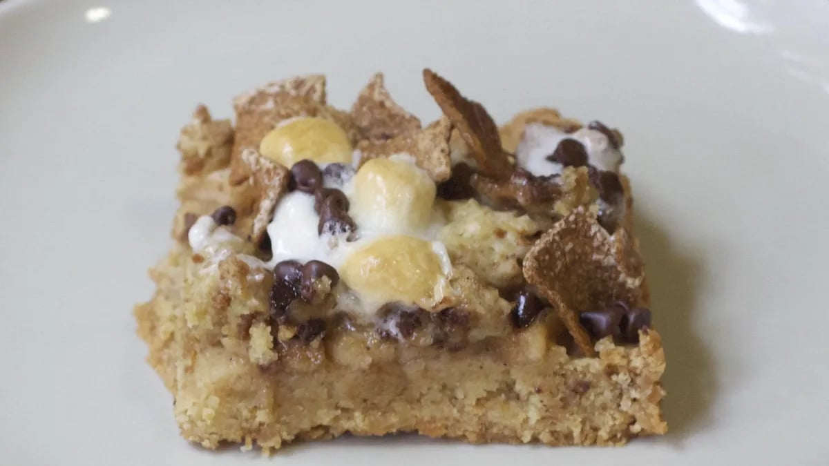 Salted Caramel Apple S’more Bars