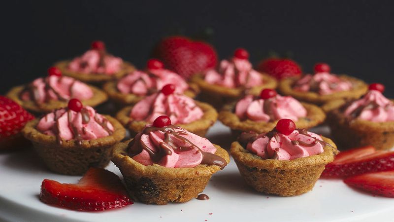 Cookie Cups with Strawberry Cream