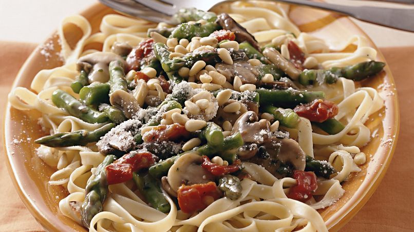 Fettuccine with Asparagus and Mushrooms