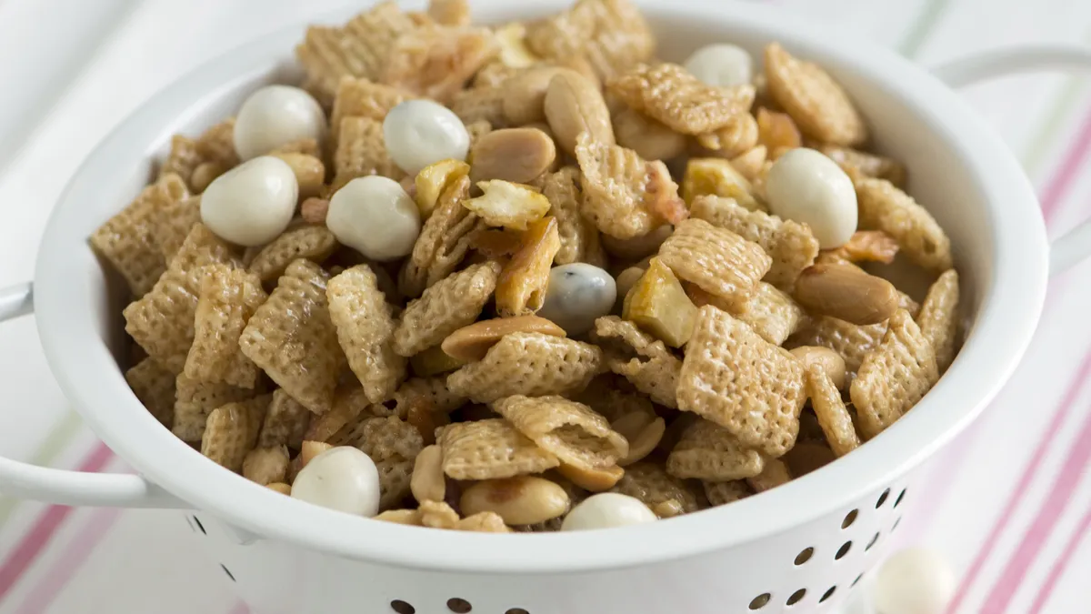 Peaches and Peanuts Chex Mix