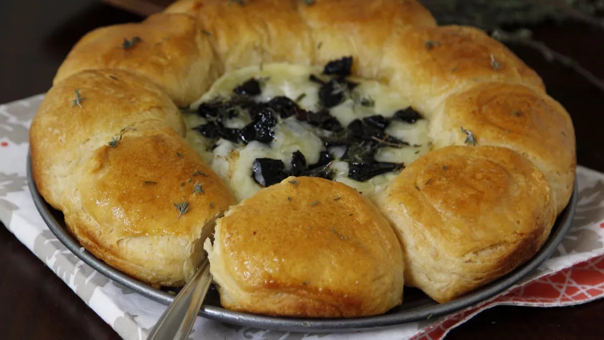 Easy Baked Brie Bowl