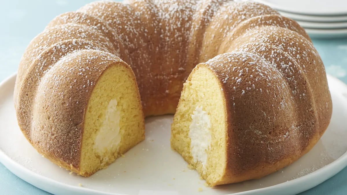 Crème-Filled Golden Bundt Cake