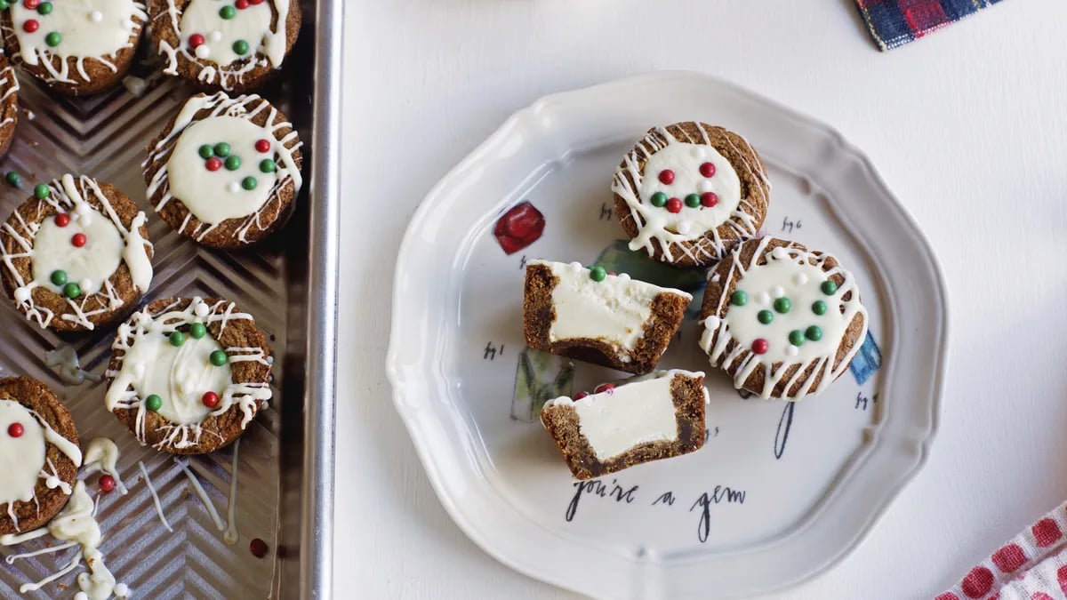 Gingerbread White Chocolate Cookie Cups